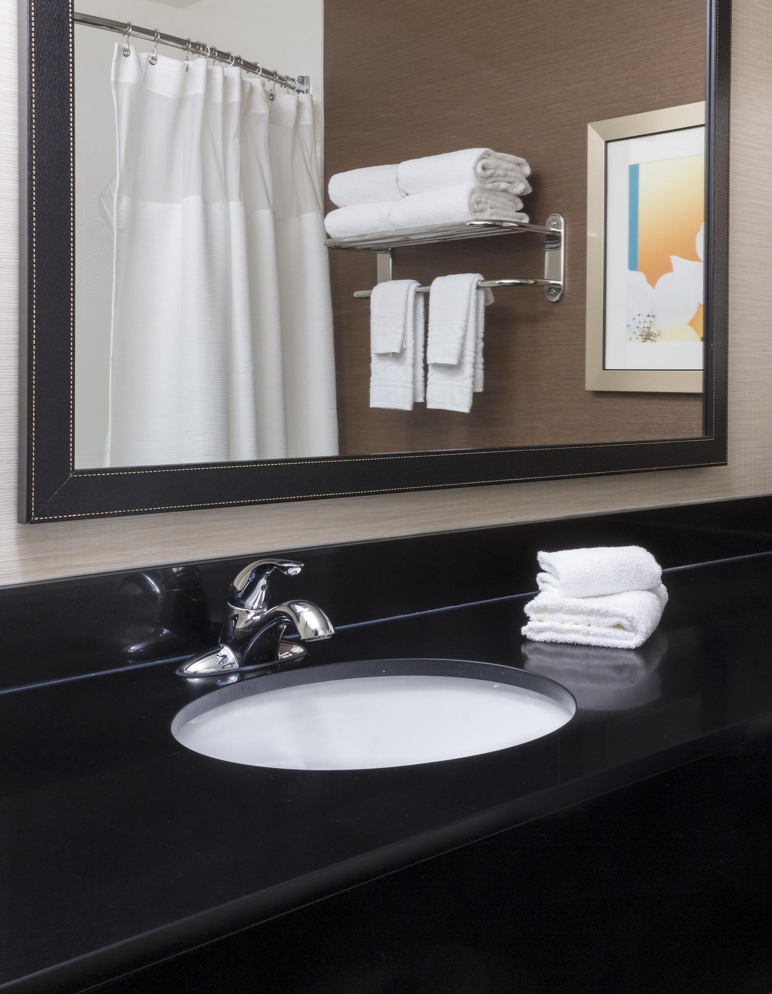 Fairfield Inn & Suites Bismarck North Экстерьер фото