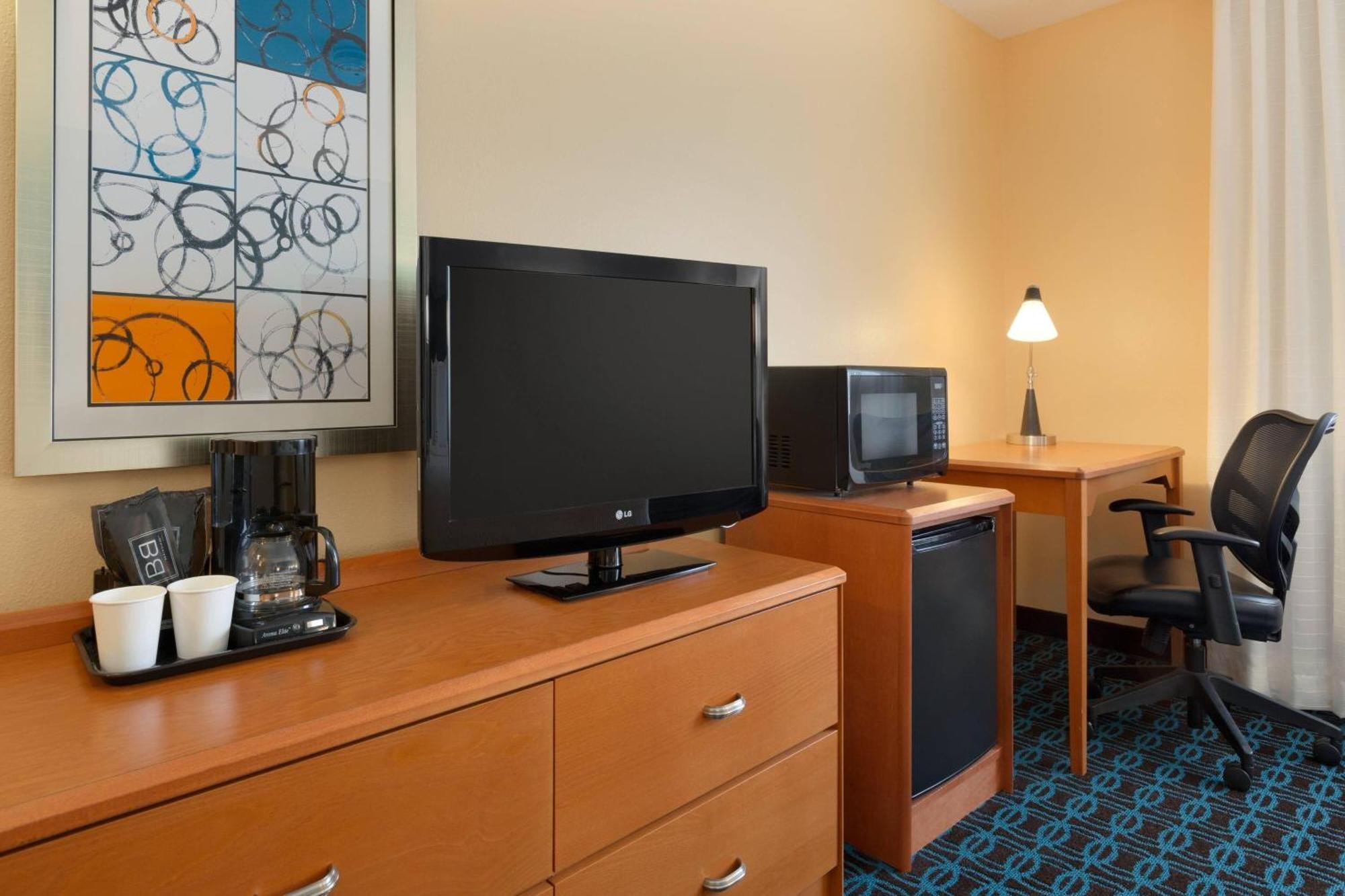 Fairfield Inn & Suites Bismarck North Экстерьер фото