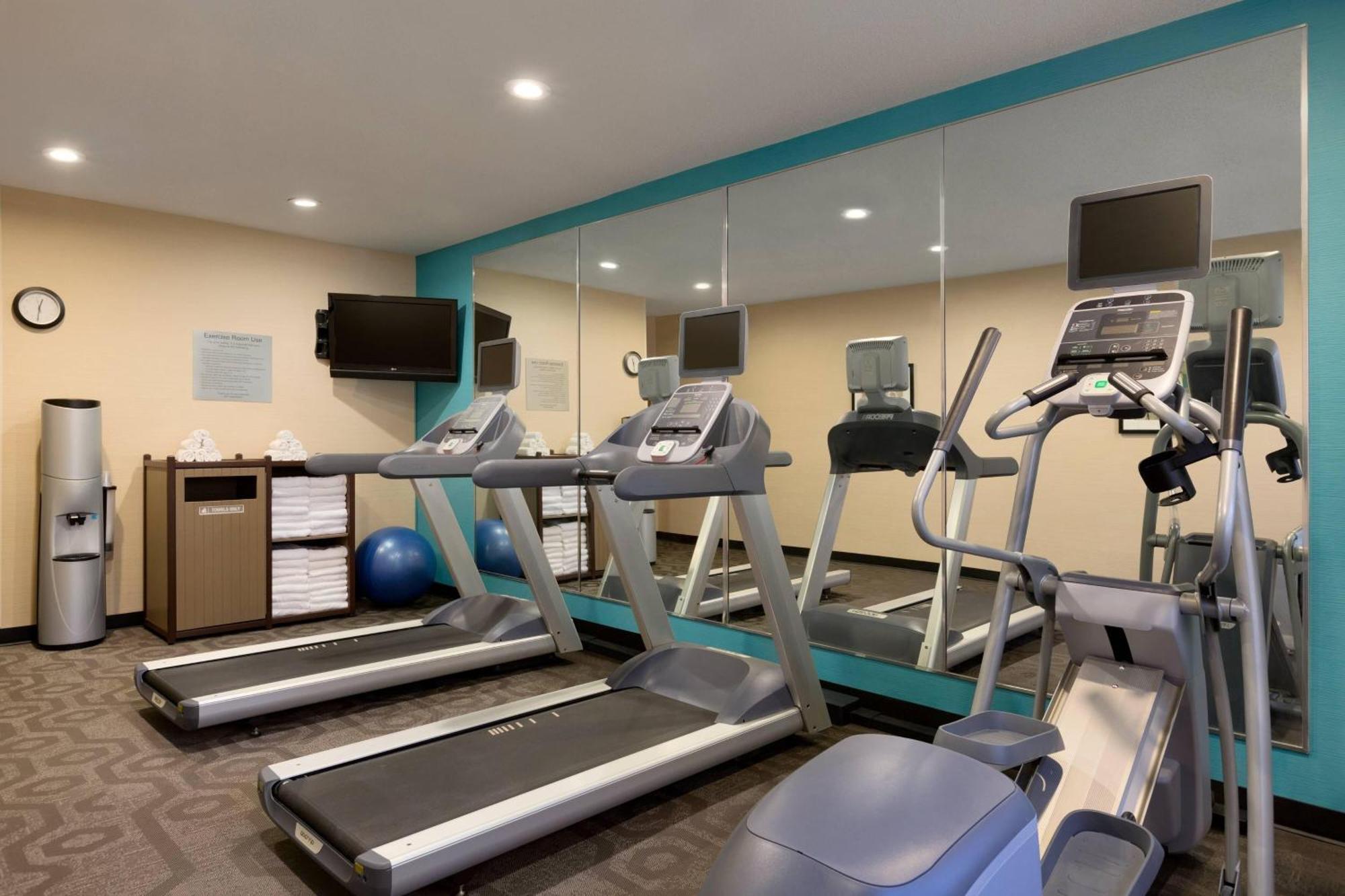 Fairfield Inn & Suites Bismarck North Экстерьер фото