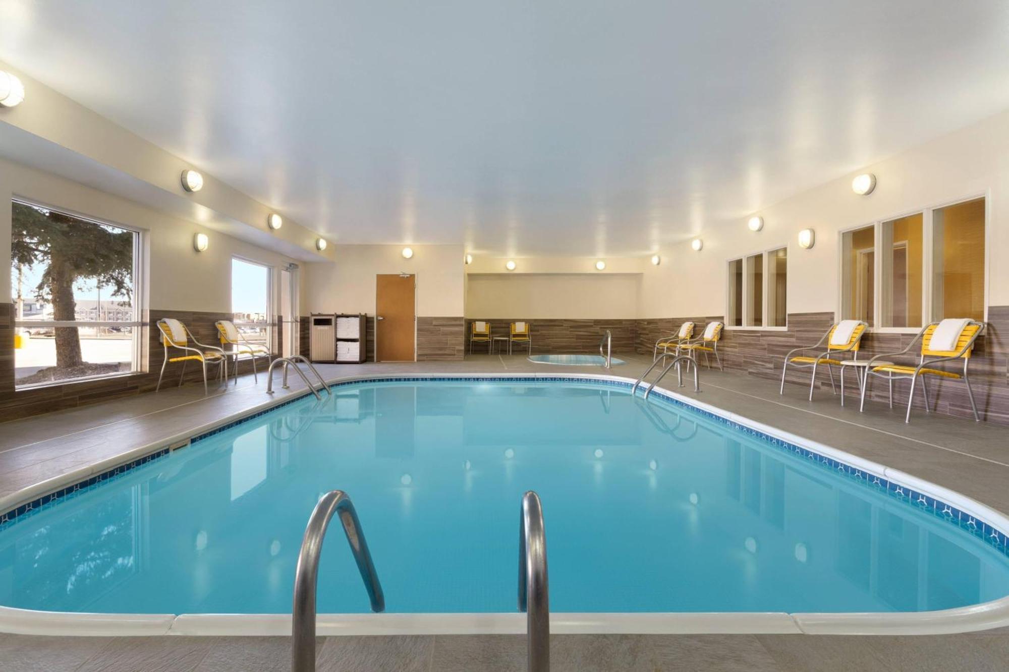 Fairfield Inn & Suites Bismarck North Экстерьер фото